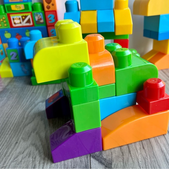 MEGA BLOKS building brick STEM toys 122 bricks - Picture 7 of 11